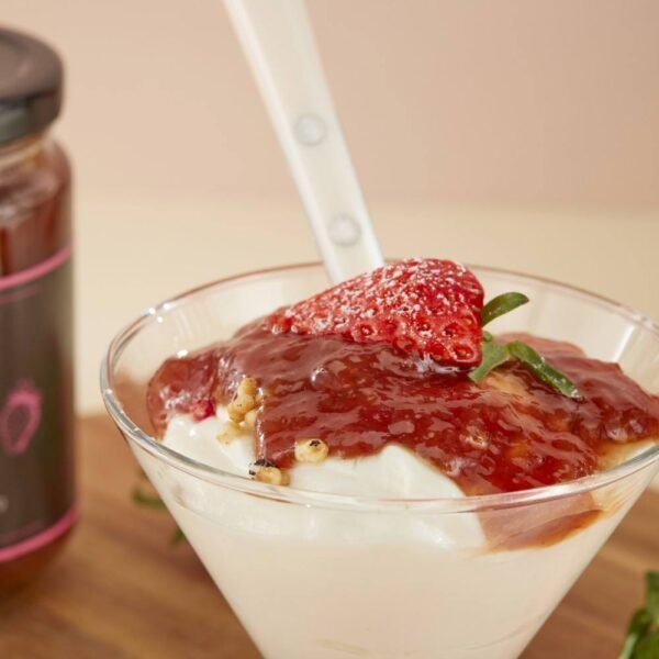 75% high-content light strawberry jam Sweet & rich strawberry flavor made with fruit spreadable texture breakfast jam